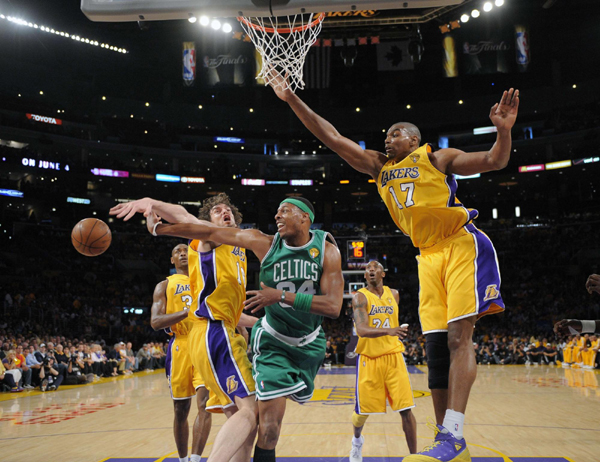 层与防守触 层与防守触